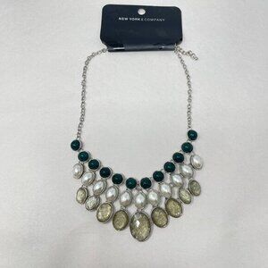 New York & Company Statement Bib Necklace‎ Y2K Faceted Green Christmas Party